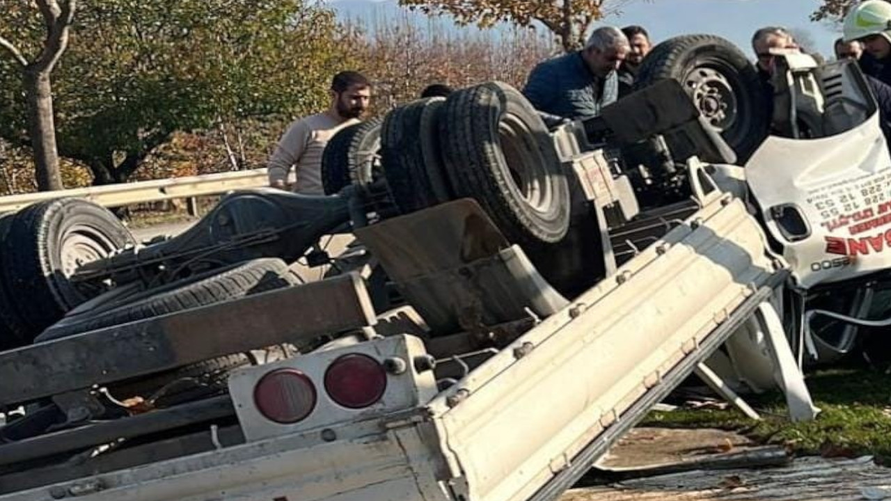 Bursa’da kamyonet takla attı: 2 ölü